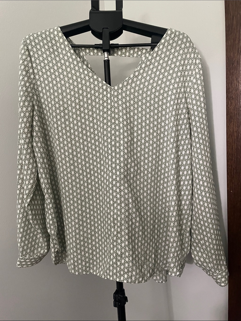 LOFT Green & White Geometric V-Neck Long Sleeve Blouse